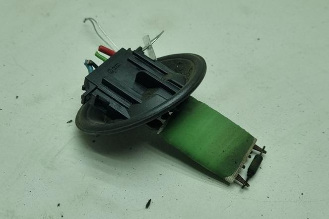 сопротивление печки Skoda Fabia mk2 (5J) 2008, 1.2 л., бензин, МКПП, серый, хетчбэк 5 дв.