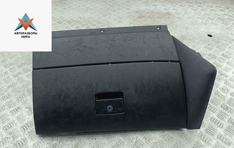 бардачок Volkswagen Golf 4 поколение 2002, 1.4 л., бензин, МКПП, синий, хетчбэк 5 дв. - фото №1