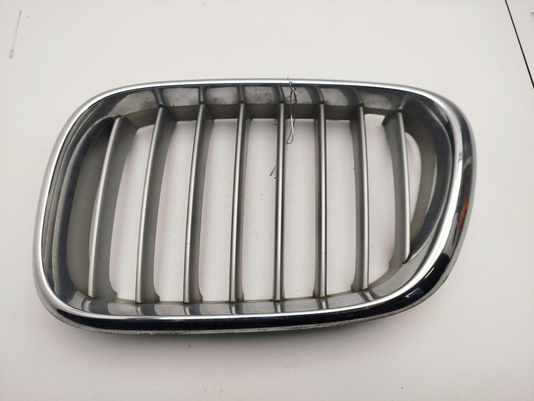 решетка радиатора BMW X5 E53 2002, чёрный, внедорожник 5 дв., 8247675 - фото №1