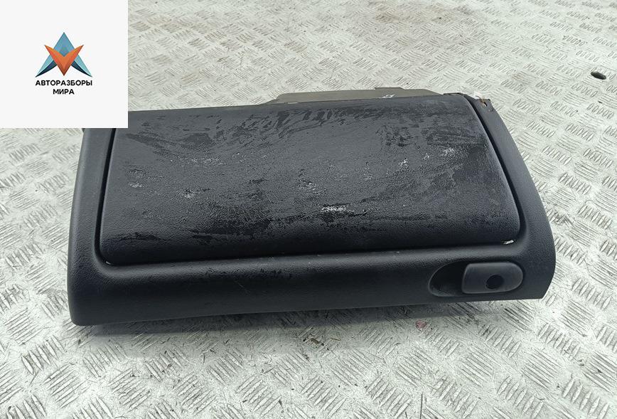 бардачок Volkswagen Golf 3 поколение 1997, 1.8 л., бензин, АКПП, зелёный, хетчбэк 5 дв. - фото №1