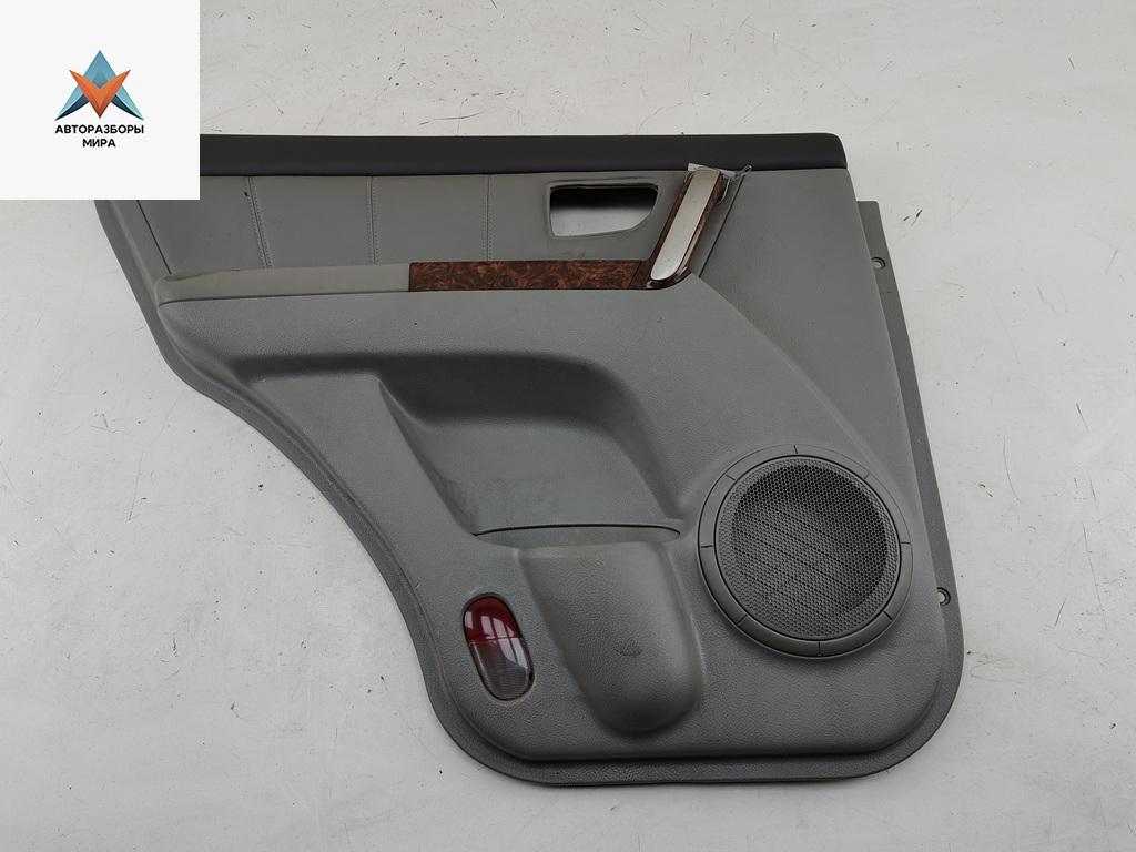 обшивка двери задняя левая Kia Sorento 1 поколение 2004, 2.5 л., дизель, МКПП, серый, внедорожник 5 дв., 83301-3E070J2 - фото №1