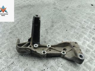 Кронштейн крепления рычага передней подвески Volkswagen Golf 5 поколение 2007, 1.4 л., бензин, МКПП, зелёный, универсал