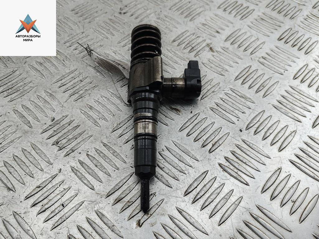 форсунка Volkswagen Passat B6 2008, 2.0 л., дизель, АКПП, чёрный, универсал, 03G130073T - фото №1