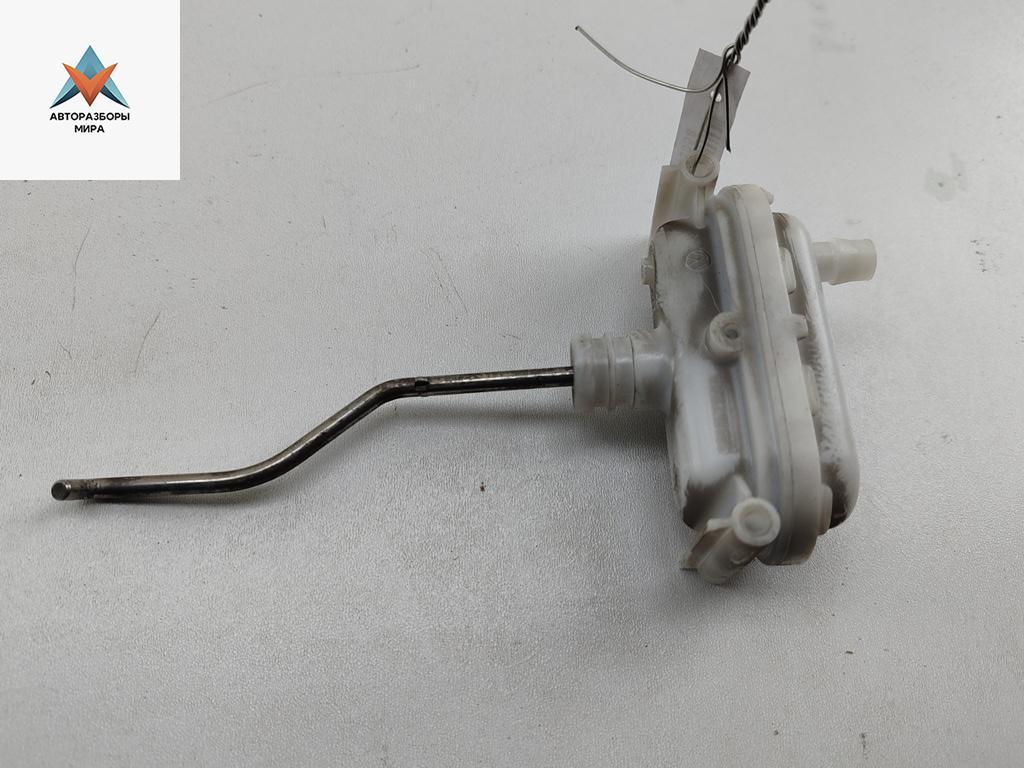 активатор замка багажника Volkswagen Passat B4 1995, 1.6 л., бензин, МКПП, синий, универсал, 3A9862159A - фото №1