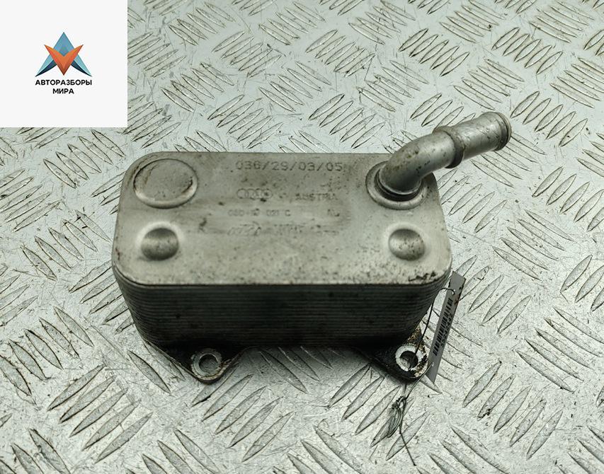 теплообменник масляного фильтра Volkswagen Golf 5 поколение 2005, 2.0 л., бензин, МКПП, чёрный, хетчбэк 3 дв., 06D117021C - фото №1