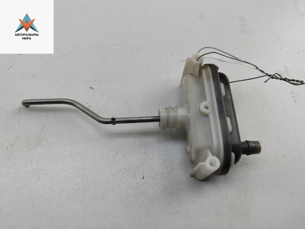 активатор замка багажника Volkswagen Passat B4 1994, 3A9862159A - фото №1