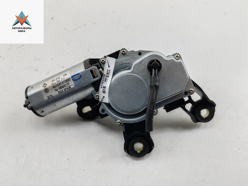 Двигатель стеклоочистителя заднего (моторчик дворников) Volkswagen Passat B5 1999, 1.6 л., бензин, МКПП, синий, универсал, 8L0955711 - фото №1