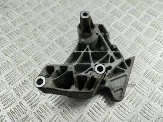 кронштейн двигателя Volkswagen Golf 5 поколение 2005, 2.0 л., бензин, МКПП, чёрный, хетчбэк 3 дв., 06F199207H