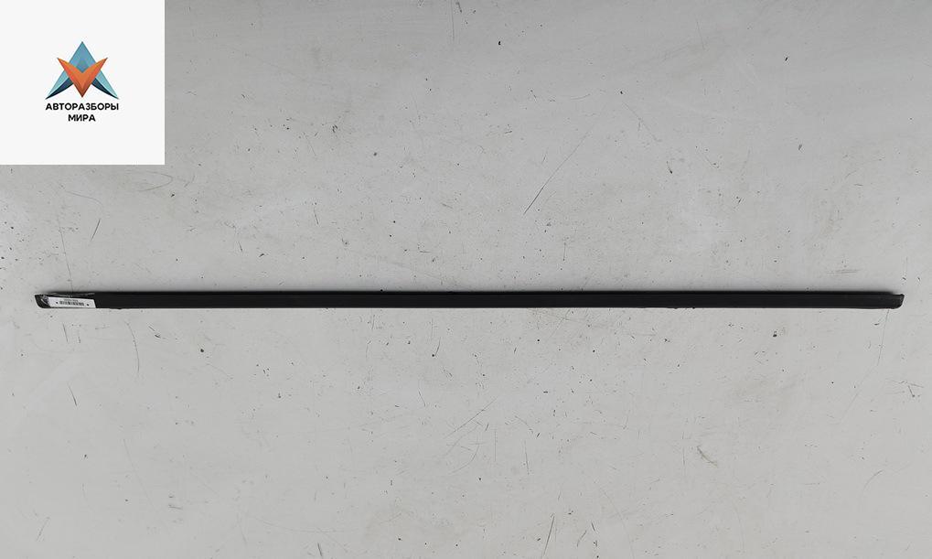 Молдинг стекла двери задней правой наружный Volkswagen Touran 1 поколение 2003, 1.6 л., бензин, МКПП, синий, минивэн, 1T0839478B - фото №1