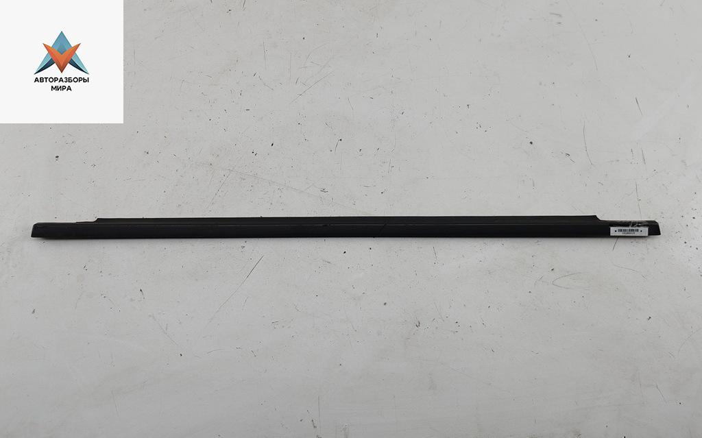 Молдинг стекла двери задней правой наружный Volkswagen Passat B5 1999, 1.9 л., дизель, МКПП, серый, универсал - фото №1