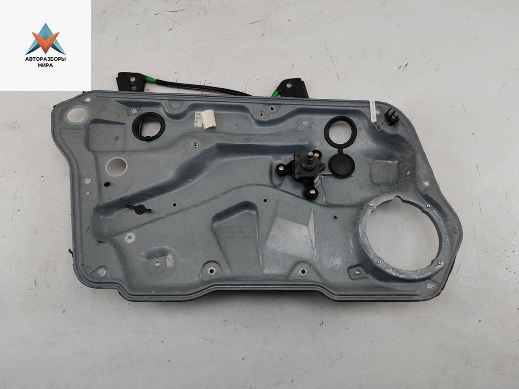 стеклоподъемник передний левый Volkswagen Golf 4 поколение 1999, 1.6 л., бензин, АКПП, серый, хетчбэк 5 дв., 1J4837729N - фото №1