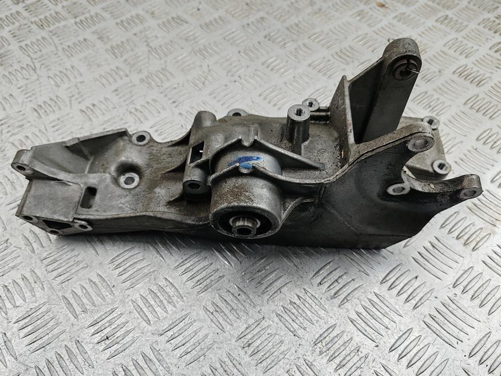 кронштейн генератора Volkswagen Passat B5 1997, 1.6 л., бензин, МКПП, серый, седан, 06B903143F