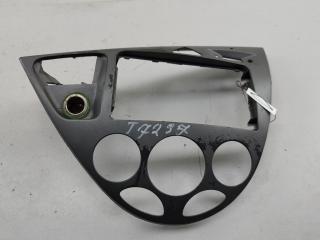 рамка под магнитолу Ford Focus 1 поколение [рестайлинг] 2003, 1.6 л., i, бензин, МКПП, красный, хетчбэк 5 дв., 98ABA046A04AE