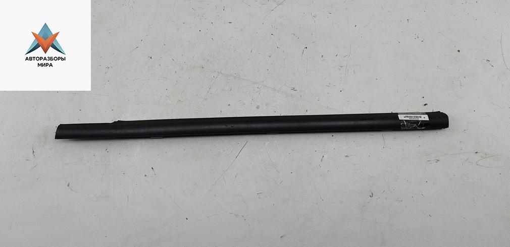 Молдинг стекла двери задней левой наружный Kia Sorento 1 поколение 2004, 2.5 л., дизель, МКПП, серый, внедорожник 5 дв. - фото №1