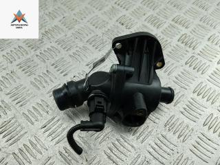 корпус термостата Volkswagen Golf 5 поколение 2005, 2.0 л., бензин, МКПП, чёрный, хетчбэк 3 дв., 06F121111