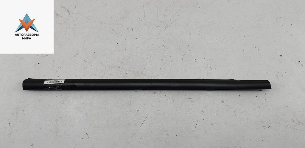 Молдинг стекла двери задней правой наружный Kia Sorento 1 поколение 2004, 2.5 л., дизель, МКПП, серый, внедорожник 5 дв. - фото №1