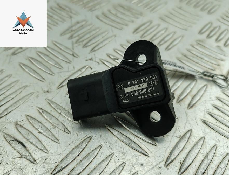датчик абсолютного давления Volkswagen Golf 5 поколение 2005, 2.0 л., бензин, МКПП, чёрный, хетчбэк 3 дв., 06B906051, 0261230031 - фото №1