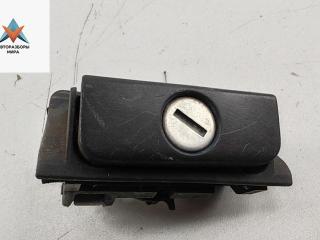 кнопка открытия багажника Volkswagen Golf 3 поколение 1997, 1.8 л., бензин, АКПП, зелёный, хетчбэк 5 дв., 1H6827571