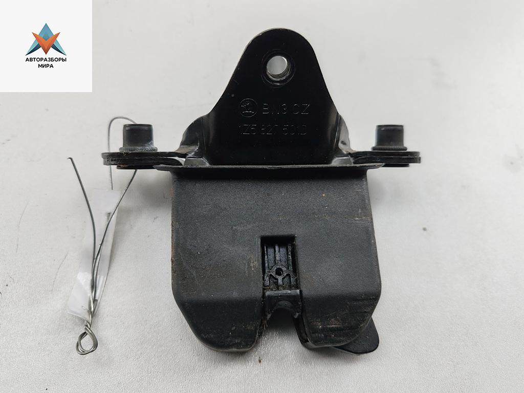 замок багажника Skoda Octavia mk2 (A5 1Z) 2007, универсал, 1Z5827501D - фото №1