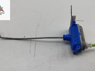 активатор замка багажника Volkswagen Golf 3 поколение 1997, 1.8 л., бензин, АКПП, зелёный, хетчбэк 5 дв., 1H6862159A