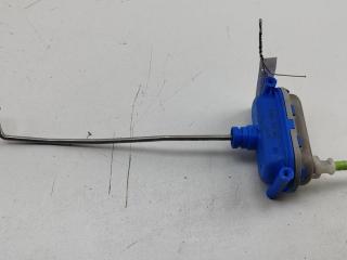 активатор замка багажника Volkswagen Golf 3 поколение 1997, 1.8 л., бензин, АКПП, зелёный, хетчбэк 5 дв., 1H6862159A