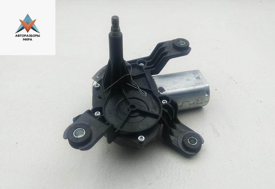 Двигатель стеклоочистителя заднего (моторчик дворников) Opel Zafira 2 поколение (B) 2006, 1.8 л., бензин, МКПП, серый, минивэн, 13145548 - фото №1