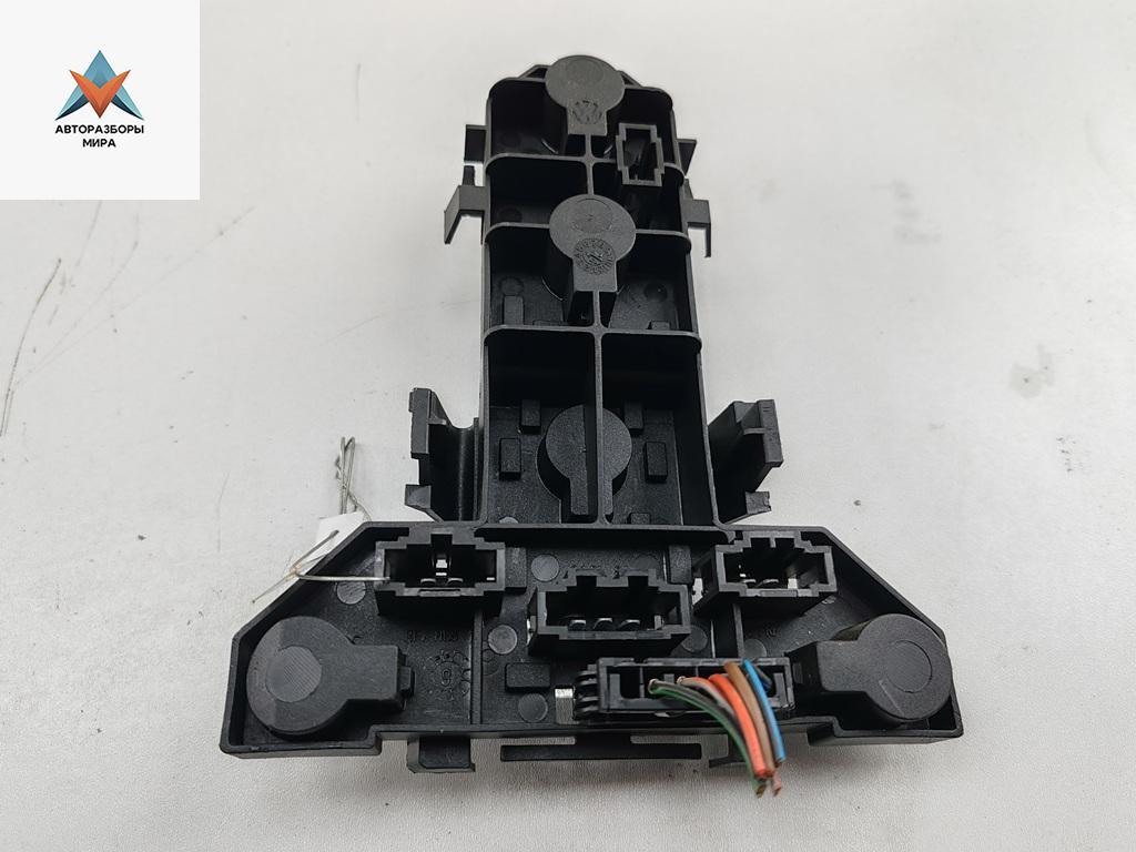 Плата фонаря заднего правого Volkswagen Golf 4 поколение 2002, 1.4 л., бензин, МКПП, синий, хетчбэк 5 дв., 1J6945257 - фото №1