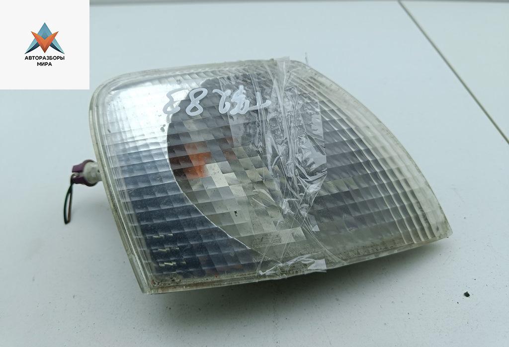 Поворотник (указатель поворота) правый Volkswagen Passat B5 1999, 1.6 л., бензин, МКПП, синий, универсал, 3B0953050C - фото №1