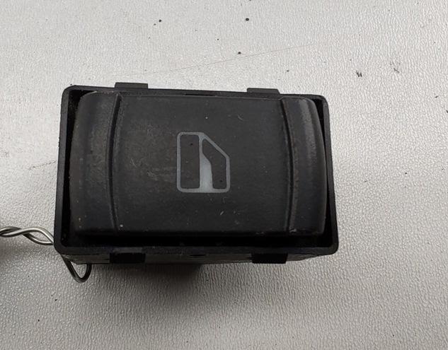 кнопка стеклоподъемника переднего правого Volkswagen Passat B5+ (GP) 2002, 2.0 л., бензин, МКПП, серый, универсал, 1J0959855
