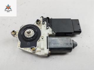 моторчик стеклоподъемника передний правый Volkswagen Golf 4 поколение 2001, 2.0 л., бензин, МКПП, синий, универсал, 105415-301