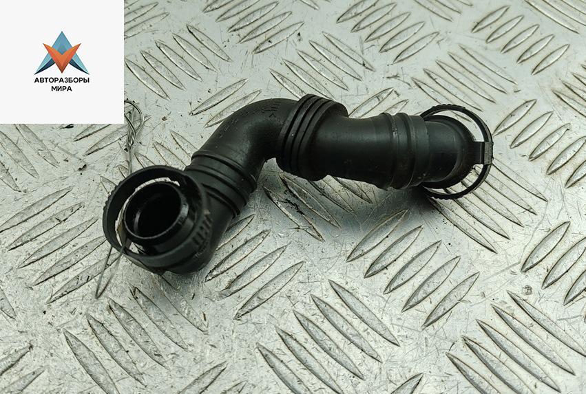 патрубок вентиляции картера Volkswagen Golf 5 поколение 2005, 2.0 л., бензин, МКПП, чёрный, хетчбэк 3 дв., 06F103212D - фото №1