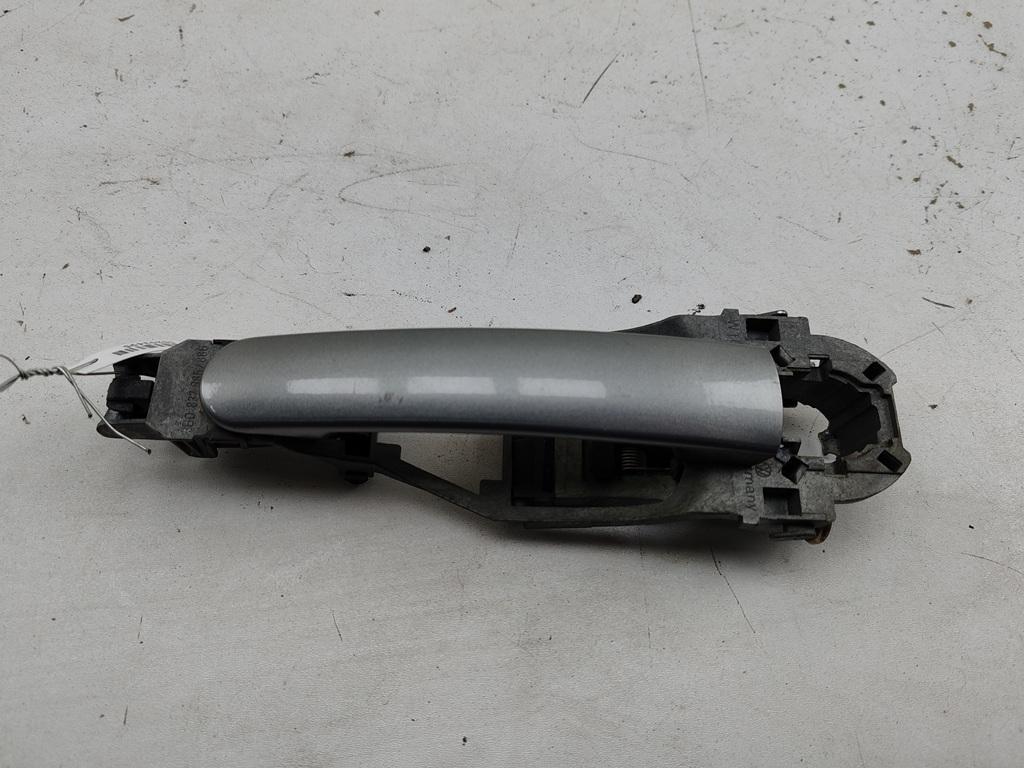 ручка наружная передняя левая Volkswagen Passat B5+ (GP) 2002, 2.0 л., бензин, МКПП, серый, универсал, 3B0837885 - фото №1