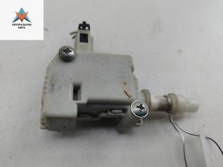 активатор замка багажника Volkswagen Golf 4 поколение 1999, 1.4 л., бензин, МКПП, синий, хетчбэк 5 дв., 1J6862159A, 3B0959781B