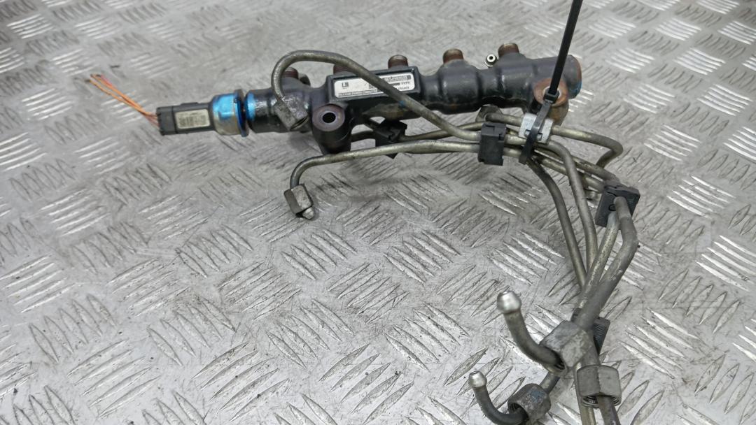 топливная рампа Citroen C4 1 поколение 2007, 1.6 л., дизель, МКПП, хетчбэк 5 дв., 9654592680 - фото №1