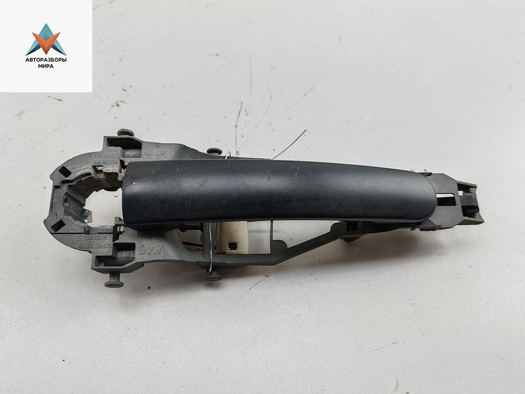 ручка наружная передняя левая Skoda Fabia 2 поколение (5J) 2008, 1.2 л., бензин, МКПП, серый, хетчбэк 5 дв., 1K0837885A - фото №1