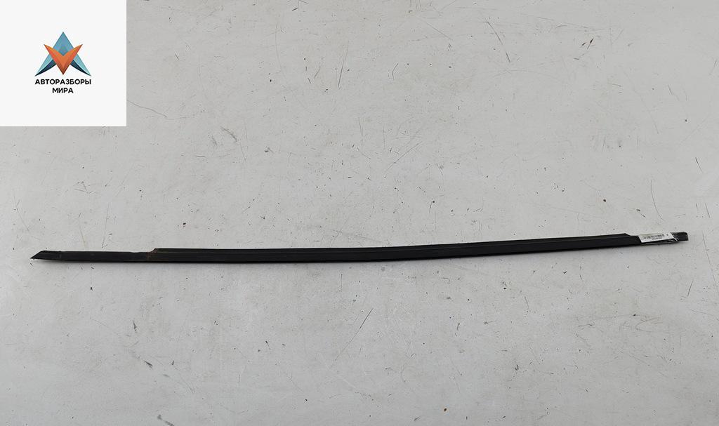 Молдинг стекла двери наружный Skoda Fabia 2 поколение (5J) 2008, 1.2 л., бензин, МКПП, серый, хетчбэк 5 дв. - фото №1