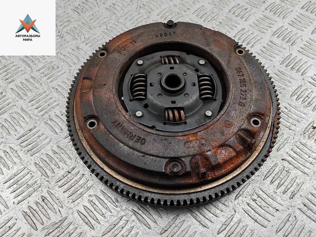 маховик Volkswagen Golf 3 поколение 1997, 1.6 л., бензин, МКПП, красный, хетчбэк 3 дв., 067105273G - фото №1