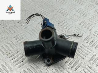 фланец (тройник) системы охлаждения Audi A4 B5 1997, 1.6 л., бензин, МКПП, красный, седан, 050121133C