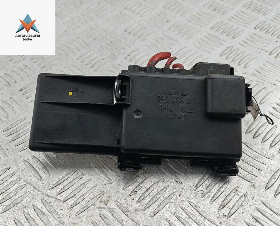 блок предохранителей Volkswagen Golf 4 поколение 1998, 1.6 л., бензин, МКПП, серый, хетчбэк 5 дв., 1J0937550 - фото №1