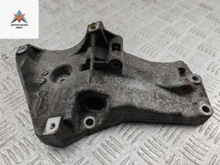 кронштейн генератора Volkswagen Golf 5 поколение 2004, 1.4 л., бензин, МКПП, чёрный, хетчбэк 5 дв., 036260885