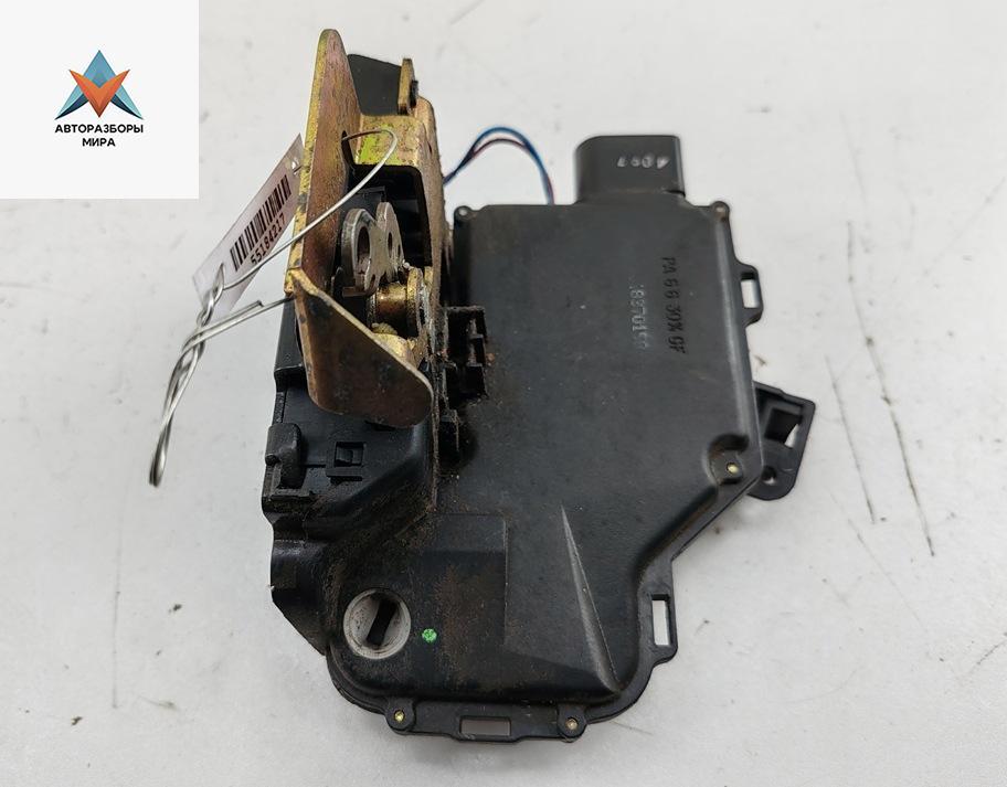 замок двери передней левой Audi A6 4B/C5 1997, 2.8 л., бензин, АКПП, синий, седан, 4B1837015B - фото №1