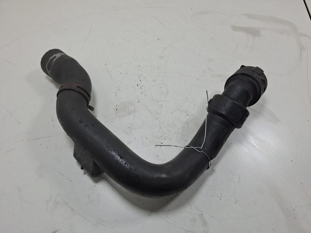 патрубок радиатора Volkswagen Passat B5+ (GP) 2001, 1.9 л., дизель, 8D0121101AD