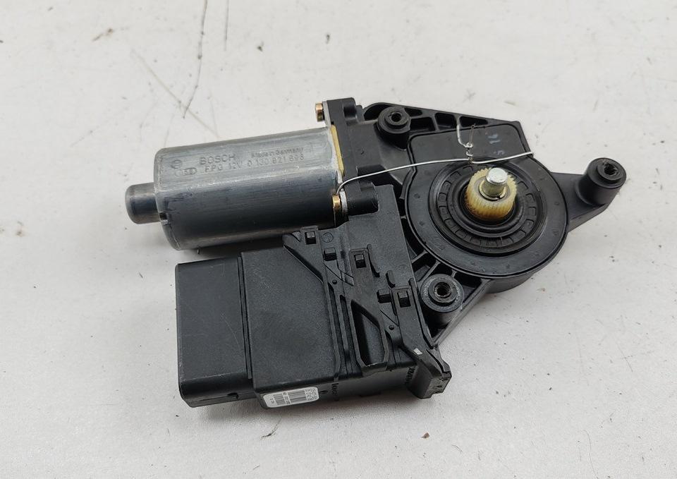 моторчик стеклоподъемника задний правый Volkswagen Passat B5+ (GP) 2001, 1.8 л., бензин, АКПП, серый, седан, 105407301