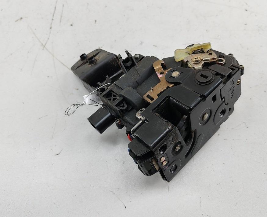 замок двери задней правой Volkswagen Passat B5+ (GP) 2001, 1.8 л., бензин, АКПП, серый, седан