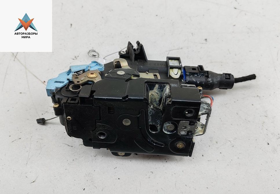 замок двери передней левой Volkswagen Touran 1 поколение 2005, 2.0 л., бензин, МКПП, серый, минивэн, 3D1837015 - фото №1