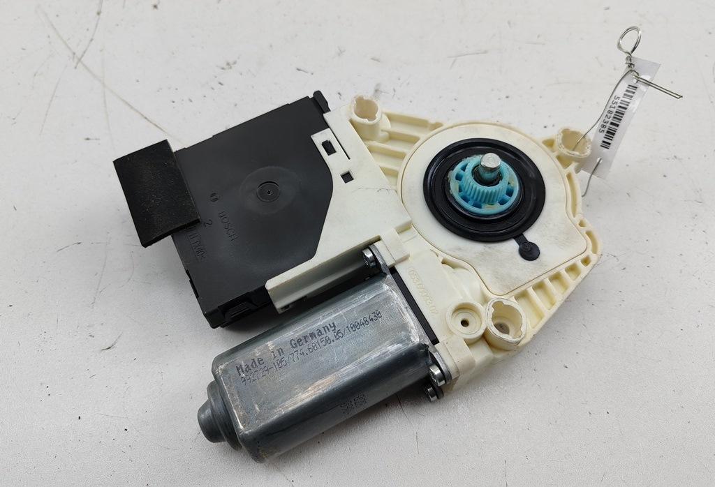 моторчик стеклоподъемника передний правый Volkswagen Passat B6 2008, 2.0 л., дизель, МКПП, чёрный, универсал, 1K0959702P, 1K959792L