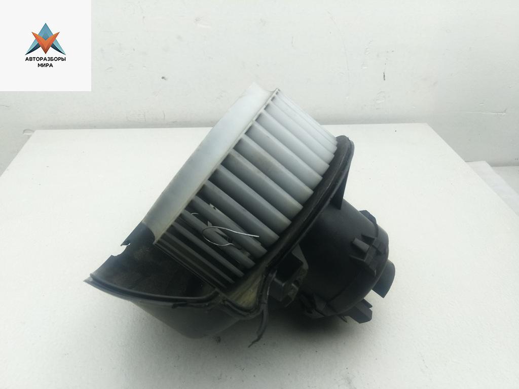 моторчик печки Opel Astra G 2000, 1.6 л., бензин, МКПП, чёрный, хетчбэк 5 дв., 52485309 - фото №1