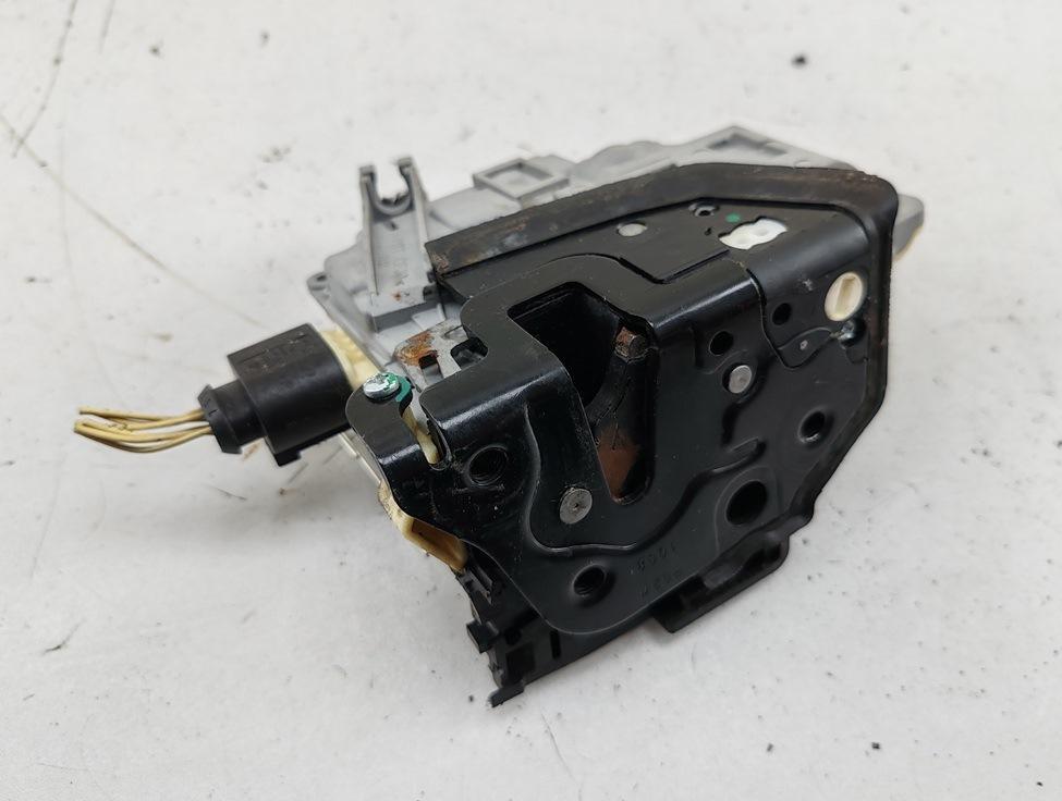 замок двери передней правой Volkswagen Passat B6 2008, 2.0 л., дизель, МКПП, чёрный, универсал, 3C183016A