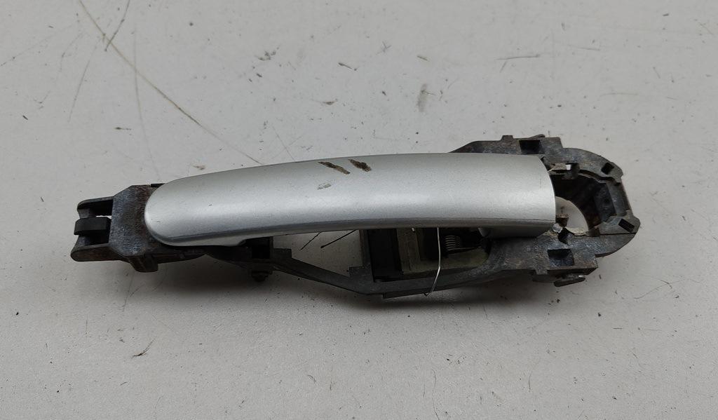 ручка наружная передняя правая Volkswagen Passat B5+ (GP) 2001, 2.0 л., бензин, МКПП, серый, седан, 1U0837885