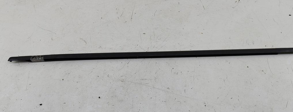 Молдинг стекла двери наружный Volkswagen Passat B6 2008, 2.0 л., дизель, МКПП, чёрный, универсал